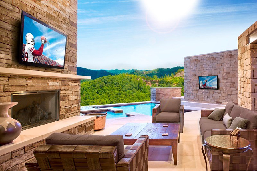 How to Design the Perfect Outdoor Media Room in the Woodlands