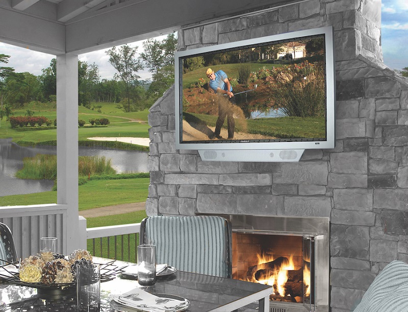 Which Display Should You Choose for Your Outdoor TV Installation?