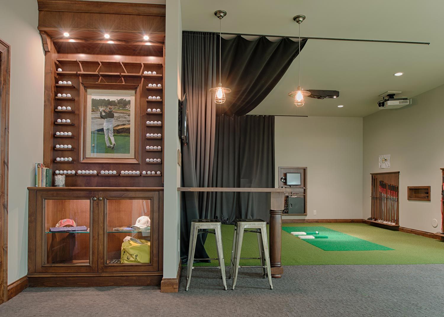 Golf ball exhibition and a Golf Simulator